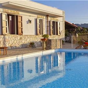 2 bedroom villa with pool, Castellammare del Golfo, sleeps 4